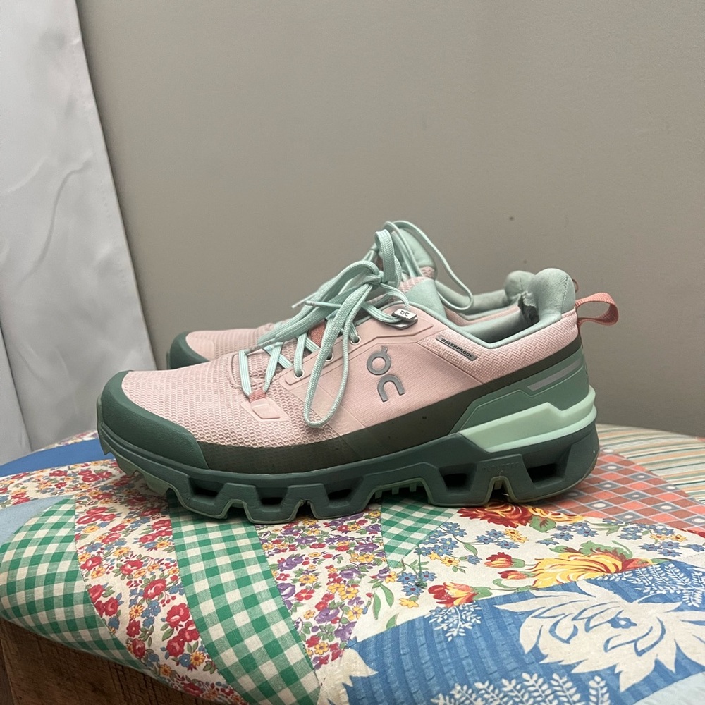 Womens ON CLOUDS